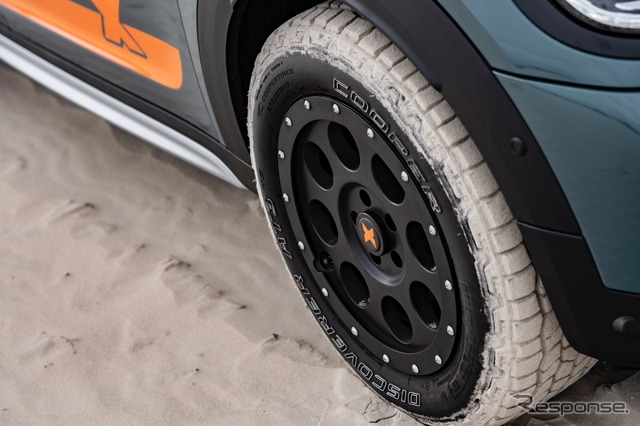 MINI カントリーマン(MINI クロスオーバー )の「Powered by X-raid」パッケージ