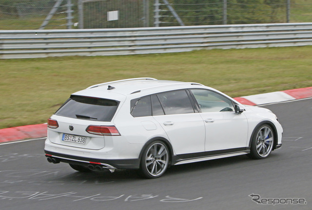 VW ゴルフR ヴァリアント(スクープ写真)