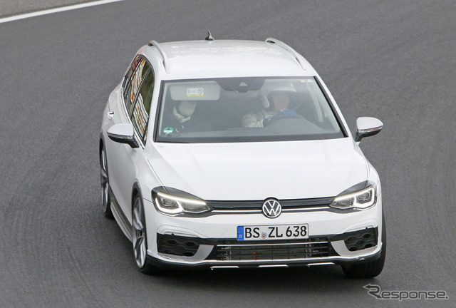 VW ゴルフR ヴァリアント(スクープ写真)