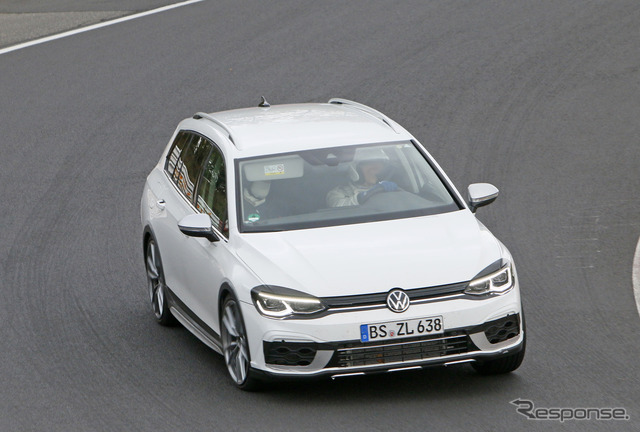 VW ゴルフR ヴァリアント(スクープ写真)