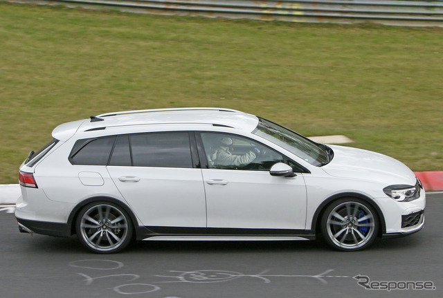 VW ゴルフR ヴァリアント(スクープ写真)