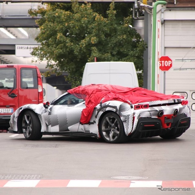 フェラーリ SF90 スパイダー(仮)開発車両(スクープ写真)