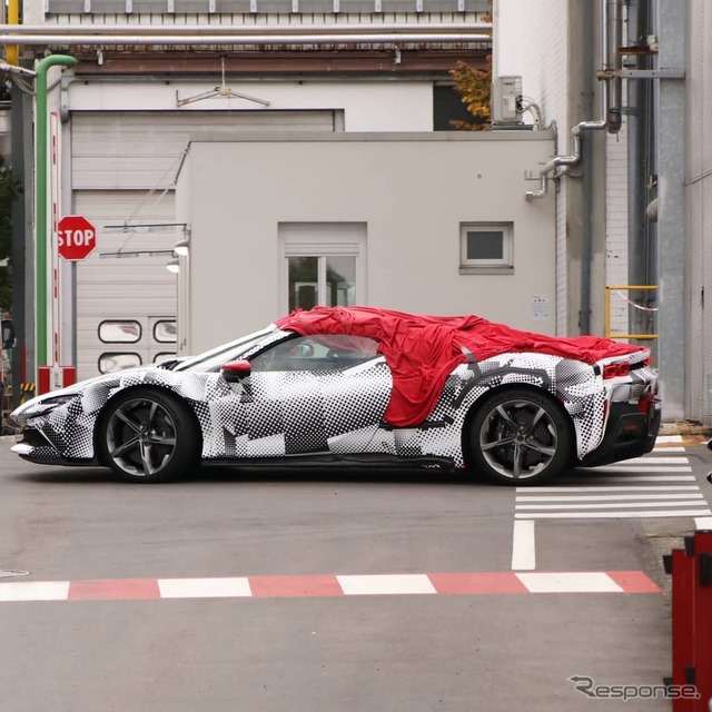 フェラーリ SF90 スパイダー(仮)開発車両(スクープ写真)