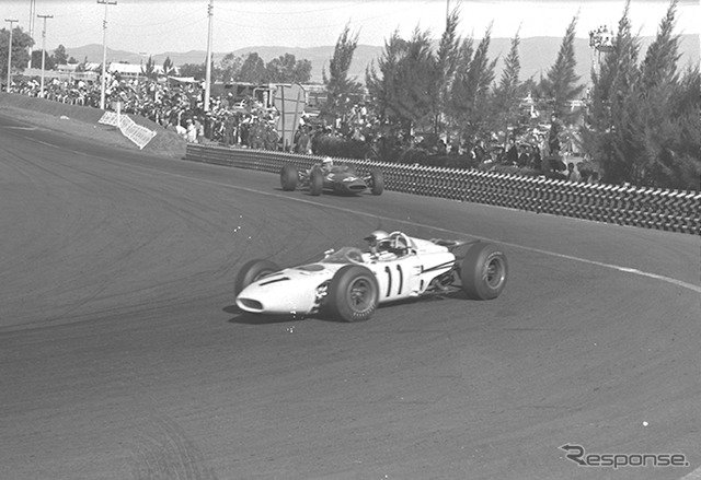 1965年F1メキシコGP、ホンダRA272の#11 R. ギンサー（予選3位、決勝1位）。