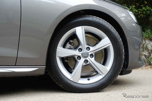 アウディ A4アバント 改良新型(35 TFSI Advanced)