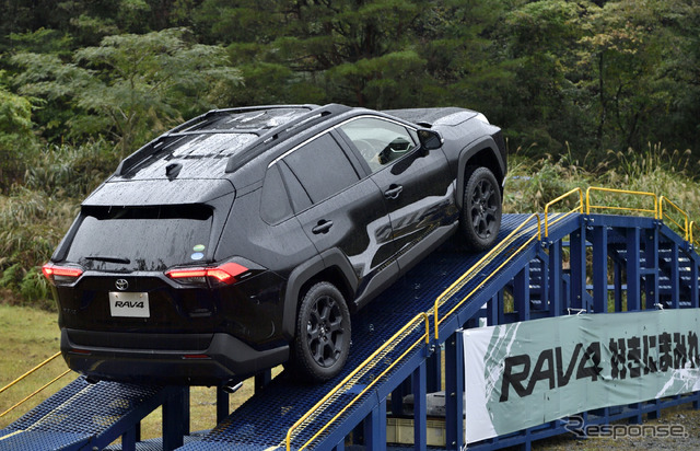 トヨタ RAV4 アドベンチャー“オフロードパッケージ”