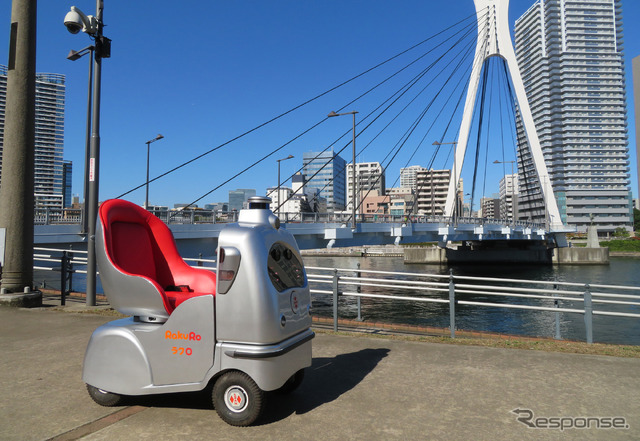 自動運転一人乗りロボ「ラクロ（RakuRo）」