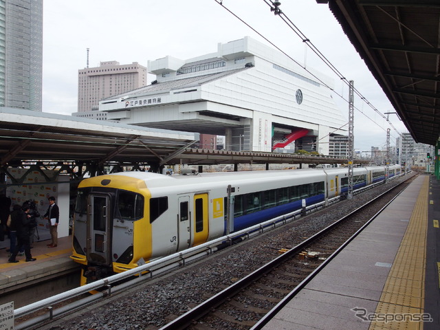 両国駅3番線。車両はE257系（2019年2月、両国プラレール駅発表会）。