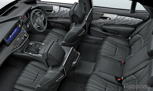 LS500h“EXECUTIVE”(インテリアカラー : ブラック)<オプション装着車>