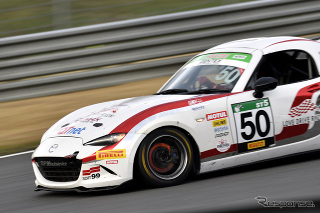 スーパー耐久 ピレリタイヤ