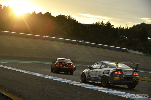 スーパー耐久 ピレリタイヤ