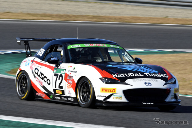 スーパー耐久 ピレリタイヤ