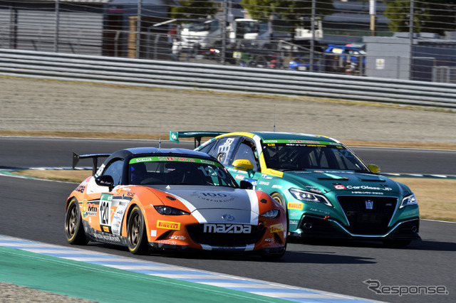 スーパー耐久 ピレリタイヤ