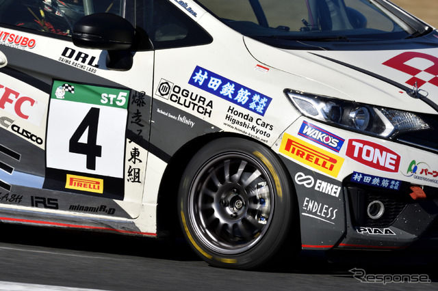 スーパー耐久 ピレリタイヤ