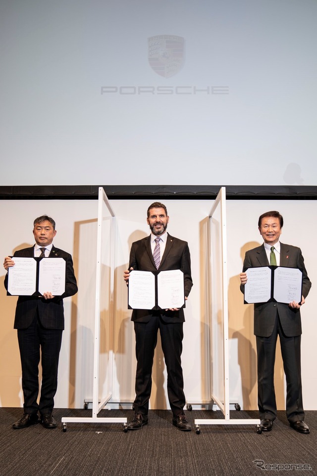 ポルシェ・エクスペリエンスセンター会見(11月24日)。向かって左から木更津市の渡辺芳邦市長、ポルシェジャパンのミヒャエル・キルシュ代表取締役社長、千葉県の森田健作知事。