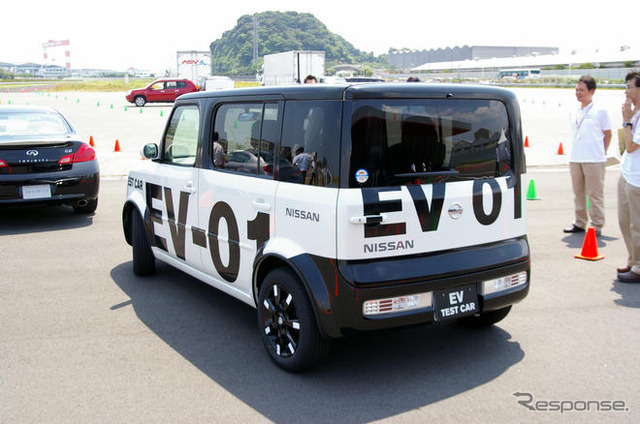 2010年発売の日産EV「静かで透明感のある走りはとても知的で好ましい」