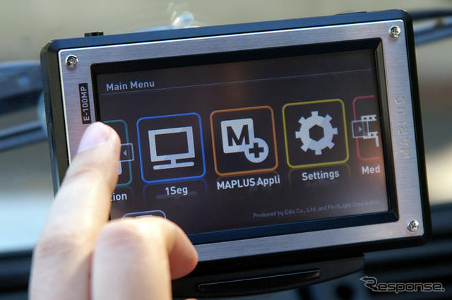 【MAPLUS PND登場】エディアの“全部入り”最新PND「E-100MP」を写真蔵でチェック
