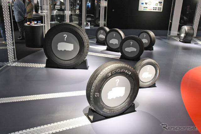 Bridgestone Innovation Gallery「WHAT WE OFFER(モビリティ社会を支える)」に展示されるさまざまなタイプのタイヤ