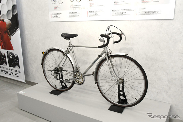 Bridgestone Innovation Gallery「WHERE WE GO（想像と共創）」に展示されるロードマン（かつて製造していたスポーツサイクル）