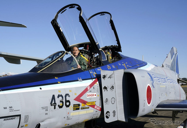 航空自衛隊観閲式に出席した菅首相（11月28日、入間基地）