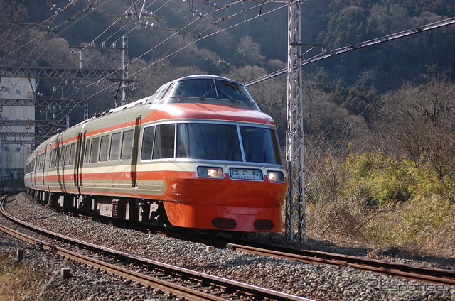 特急ロマンスカーLSE(7000形)