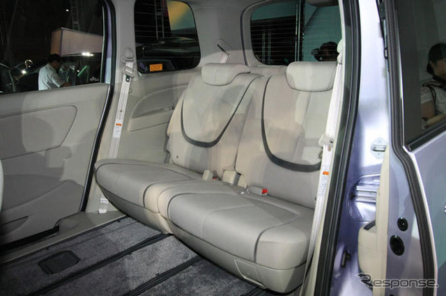 【D視点】花電車?…マツダ ビアンテ 新型