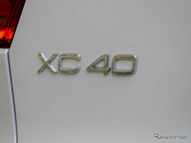 ボルボ XC40 B5 Rデザイン