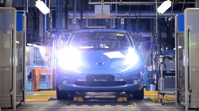 追浜工場で電気自動車（EV）「日産リーフ」の生産を開始（2010年）