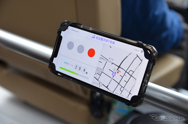 自動運転車に信号情報を配信する技術を実証