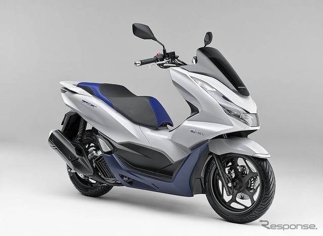 ホンダ PCX e：HEV（パールジャスミンホワイト）