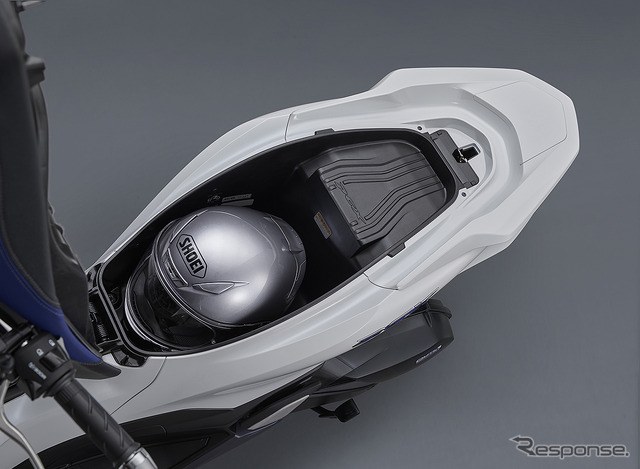 シート下ラゲッジボックス(ホンダ PCX e:HEV)
