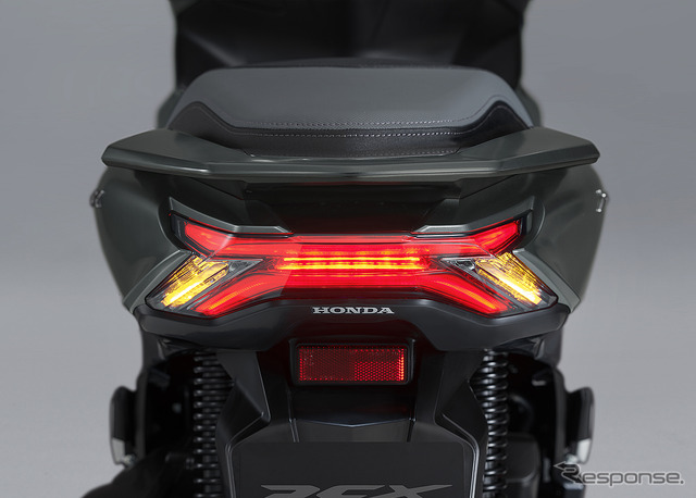 リアテールランプまわり(ホンダ PCX)