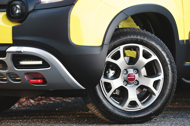 FIAT Panda Cross 4×4(フィアット パンダ クロス フォーバイフォー)