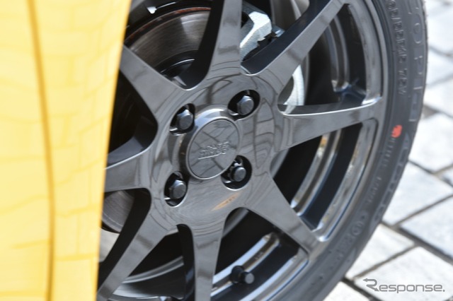 鋳造アルミホイール「FR8(6万6000円)」