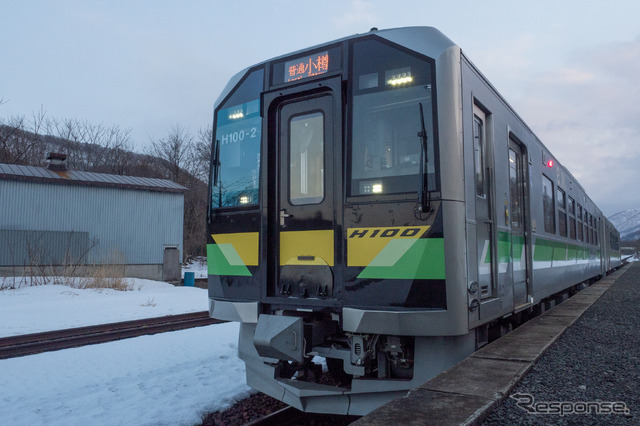 2021年春には増備車が室蘭本線、宗谷本線、石北本線にも投入されるH100形気動車。宗谷本旭川～名寄間の快速・普通列車では、名寄以北へ直通する列車を除いてすべて同車に置き換えられる模様だ。