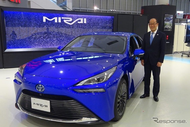 新型MIRAIと田中義和チーフエンジニア(東京都江東区のMEGA WEB)