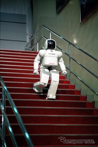 【新聞ウォッチ】ホンダ流ワークシェア---本社受付に『ASIMO』配属