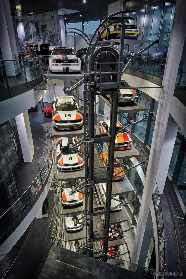 モータースポーツの名車を巨大な循環式リフトに乗せて常設展示(アウディ自動車博物館「アウディ・ミュージアム・モバイル」)