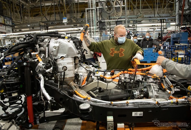 FCAの米国オハイオ州トレド工場で生産が開始されたジープ・ラングラー のPHV「4xe」