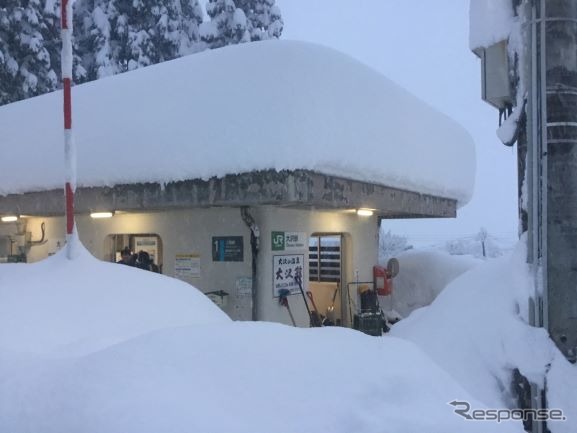 新潟県内の大沢駅。