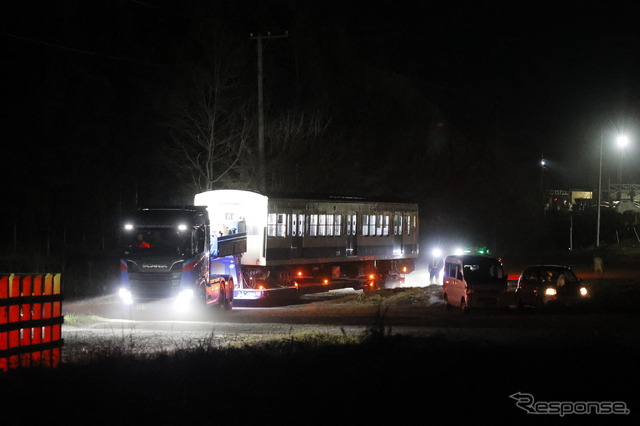 横瀬車両基地を出発（12月18日22時40分ごろ）