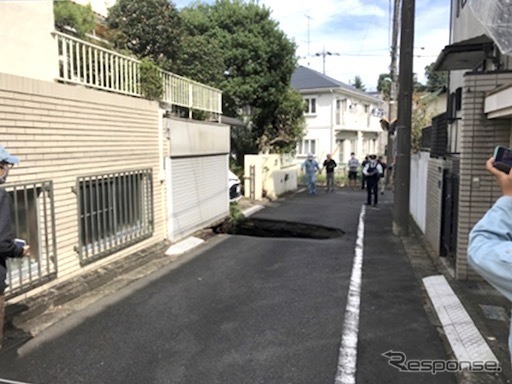 東京外かく環状道路（東名～関越）本線トンネル（南行）工事現場付近での地表面陥没（10月18日）