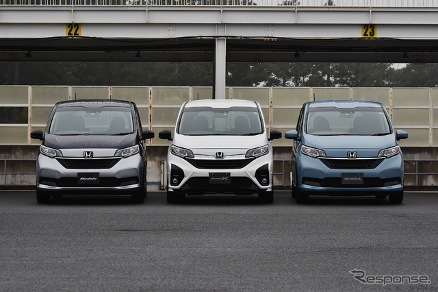 左から、ノーマルのホンダ フリード、バンパーだけをノーマルとしサスペンションなどをモデューロXのものに変更した実験車、エアロバンパーなどを装着したフル装備のフリード モデューロX