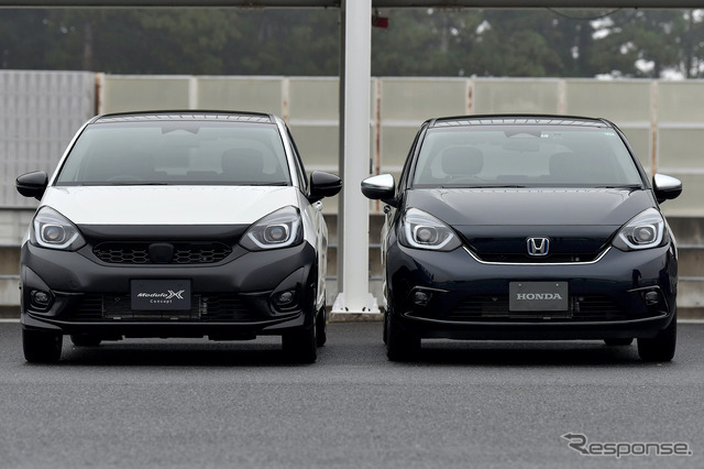 ホンダ フィット モデューロX プロトタイプ(左)とホンダ フィット(右)
