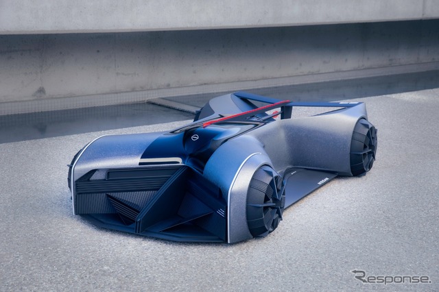 2050年の日産 GT-R をテーマにした学生の作品『GT-R(X)2050』