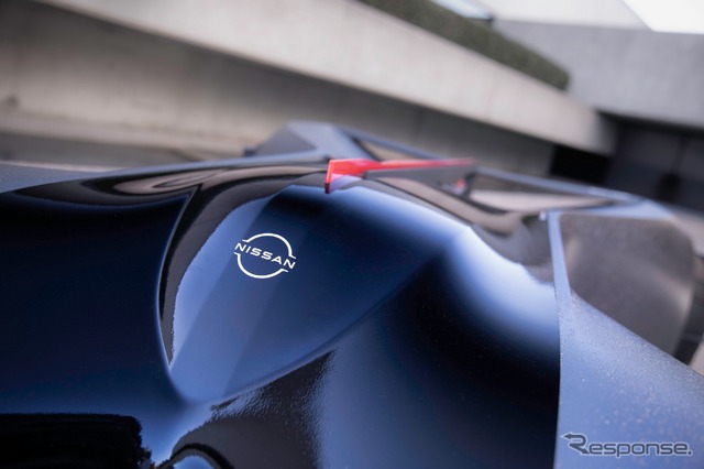 2050年の日産 GT-R をテーマにした学生の作品『GT-R(X)2050』