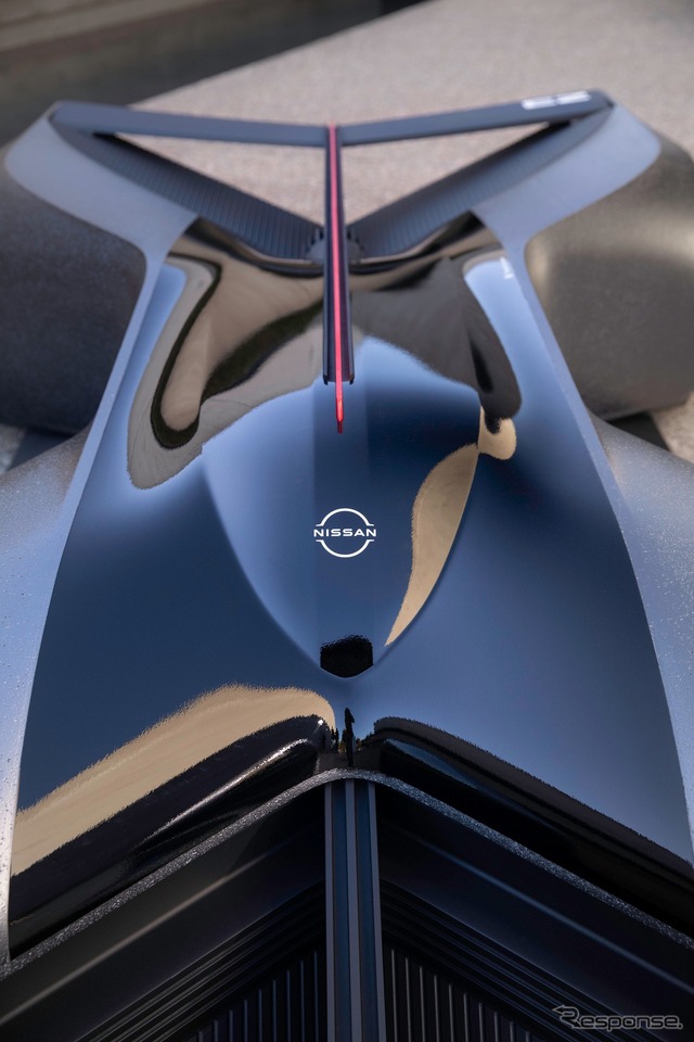 2050年の日産 GT-R をテーマにした学生の作品『GT-R(X)2050』