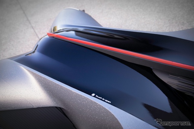 2050年の日産 GT-R をテーマにした学生の作品『GT-R(X)2050』