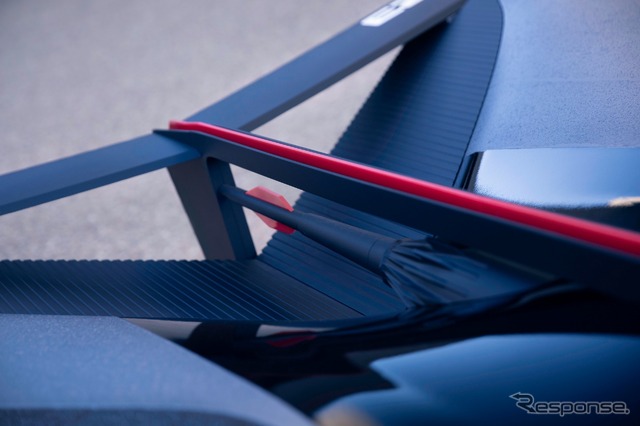 2050年の日産 GT-R をテーマにした学生の作品『GT-R(X)2050』