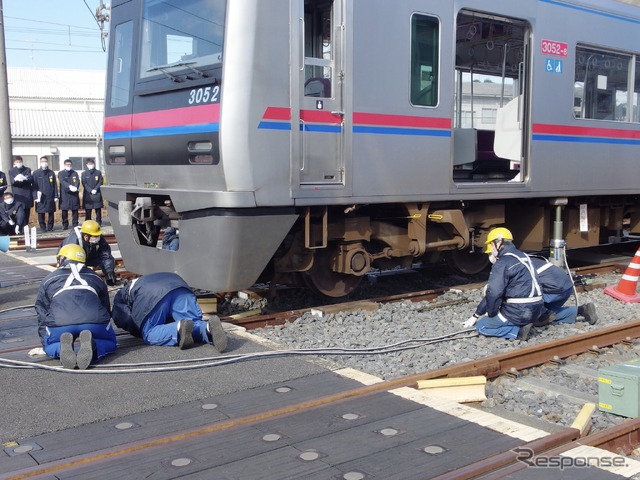 ジャッキダウンする車輪の位置を調整。